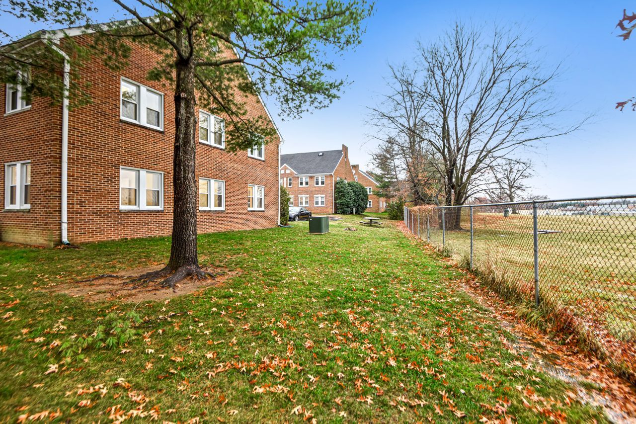 2102 Gallows Rd, Vienna, VA, 22182